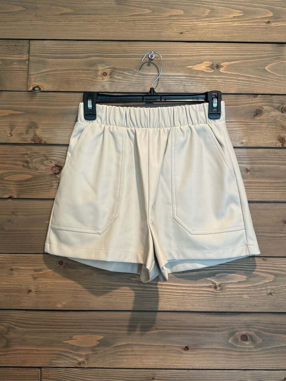 Steve Madden Faux Leather Pull-On Shorts in Bone Small